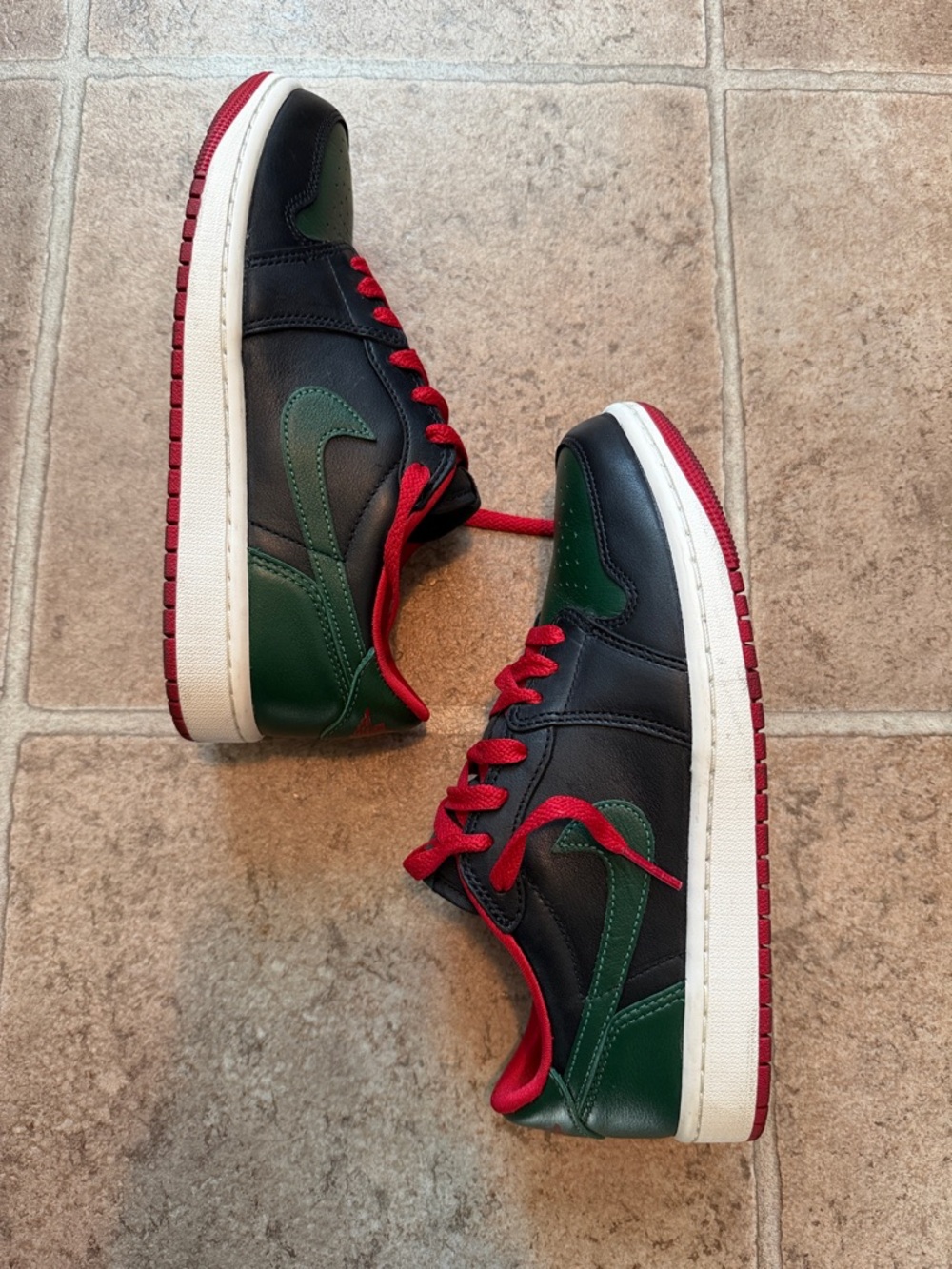 Unisex Nike Black, Green & Red Air Jordan 1 Low OG Sneakers. Size W7.5/M6 - Picture 9 of 10